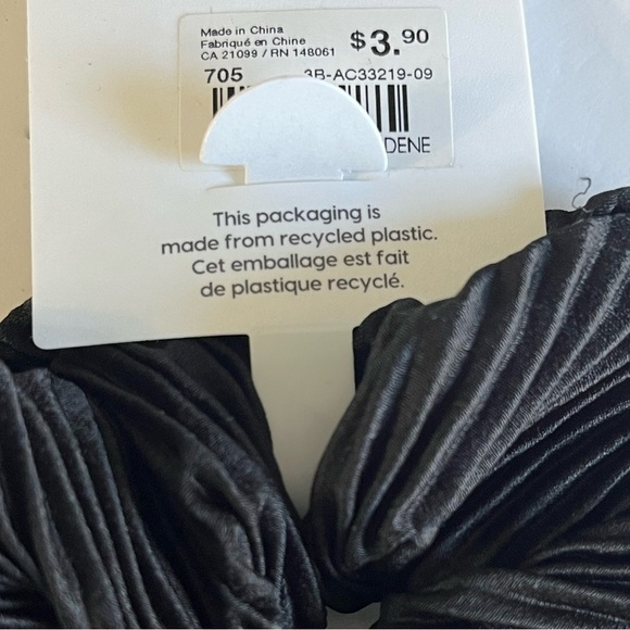 Set of 2 Hair Scrunchies - 1 Towel Scrunchie (Pre-Owned), 1 Reg Scrunchie (New) - Picture 13 of 13